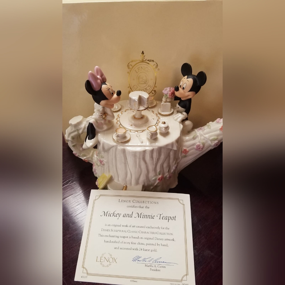 Lenox Rare NIB  Disney Mickey & Minnie Mouse Teapot  "Share Tea for Two" COA